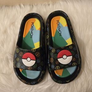 Pokemon Youth Boy's Ground-Up Black Pokeball Slip-on Comfort Slide Sandals: 2/3